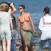 Halle Berry spends her 45th birthday on Malibu Beach photos | Picture 59739